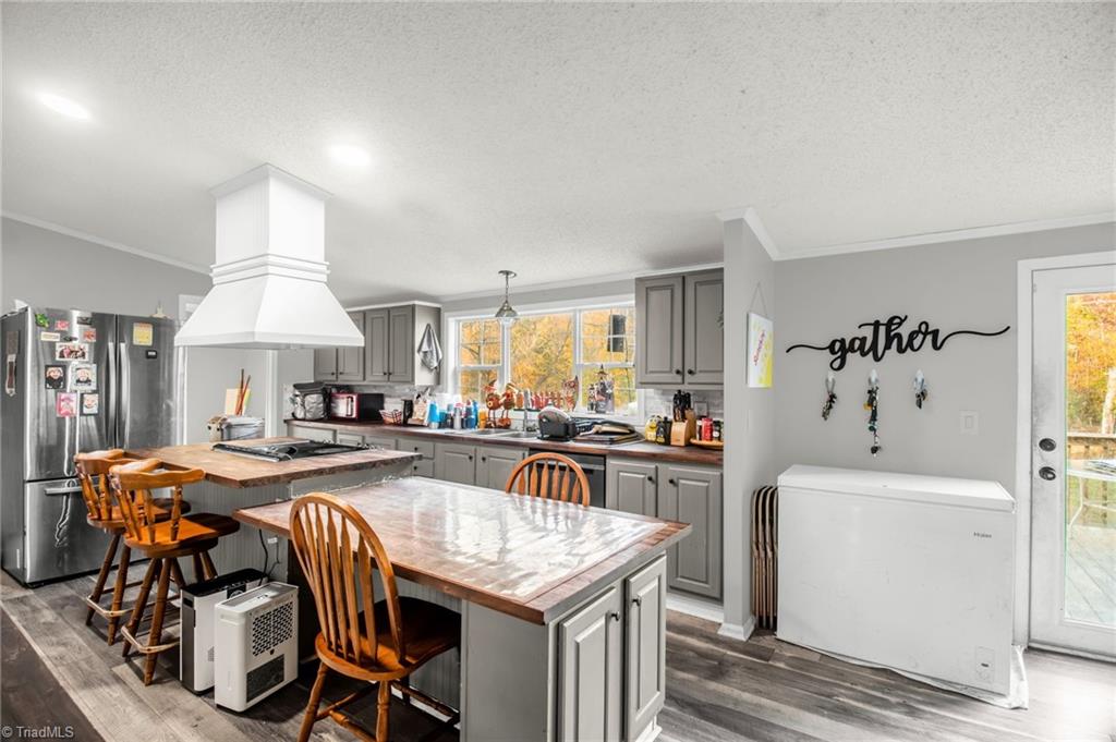 305 Whispering Oaks Drive