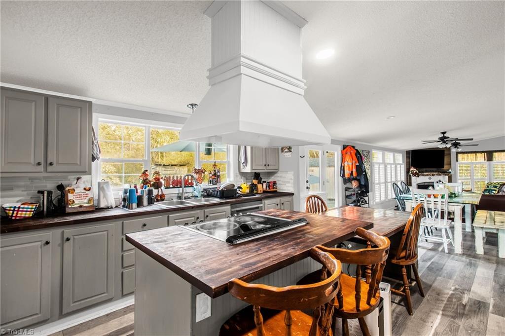 305 Whispering Oaks Drive