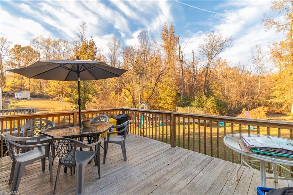 305 Whispering Oaks Drive