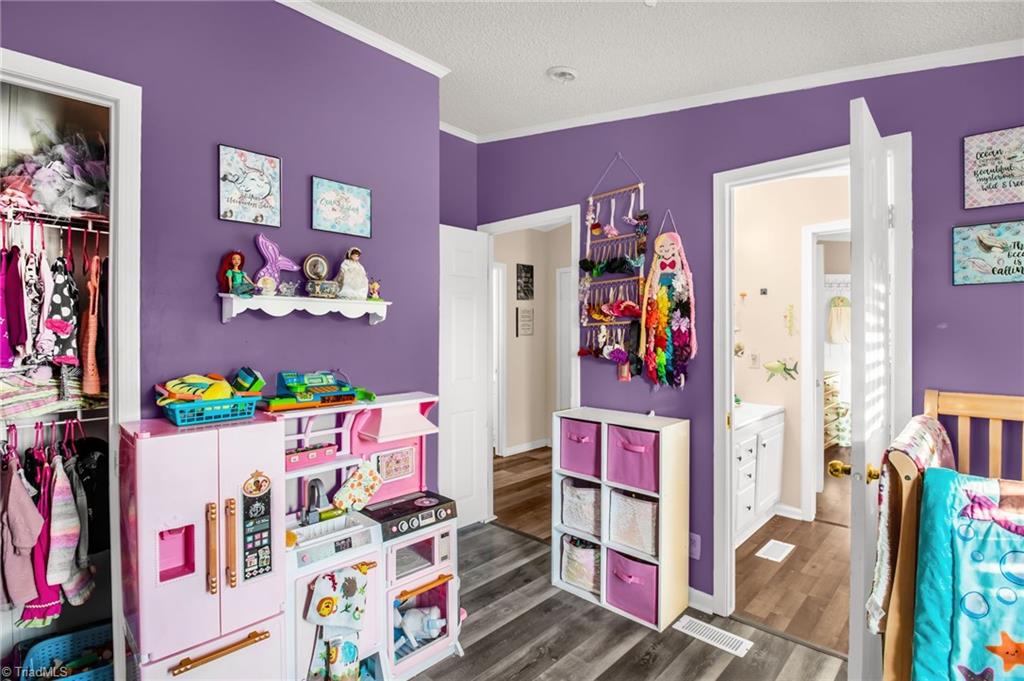 305 Whispering Oaks Drive