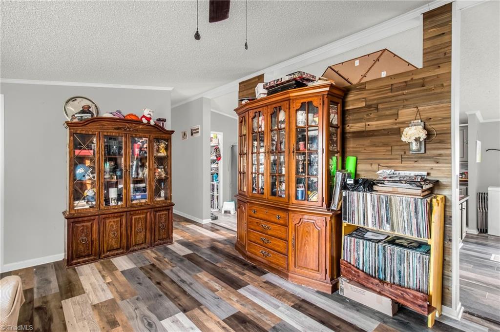 305 Whispering Oaks Drive