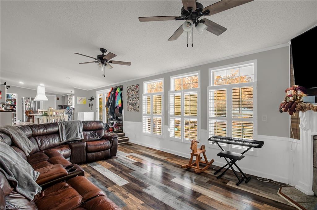 305 Whispering Oaks Drive