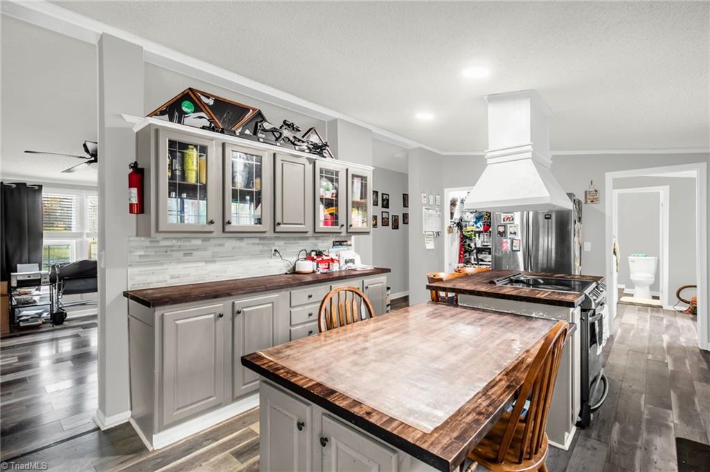 305 Whispering Oaks Drive