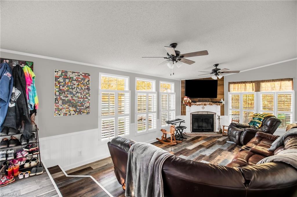 305 Whispering Oaks Drive