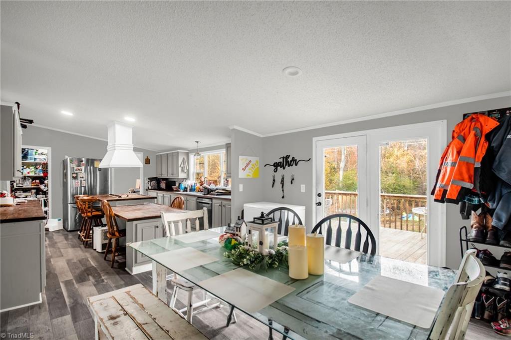 305 Whispering Oaks Drive