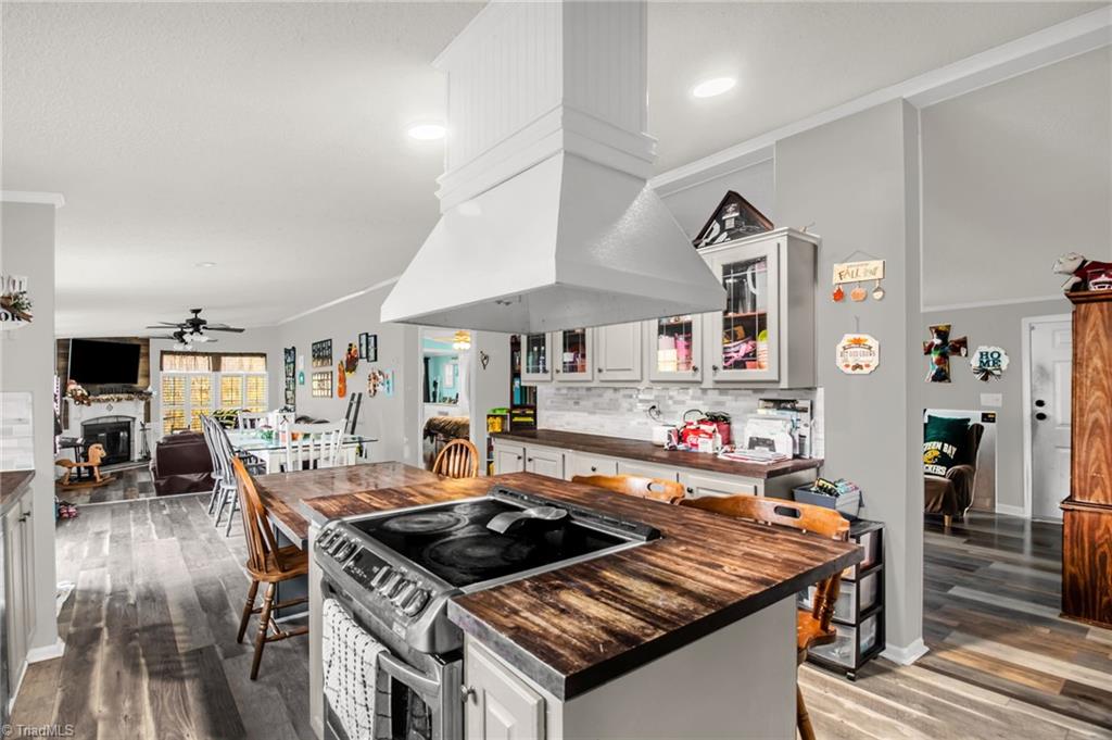 305 Whispering Oaks Drive