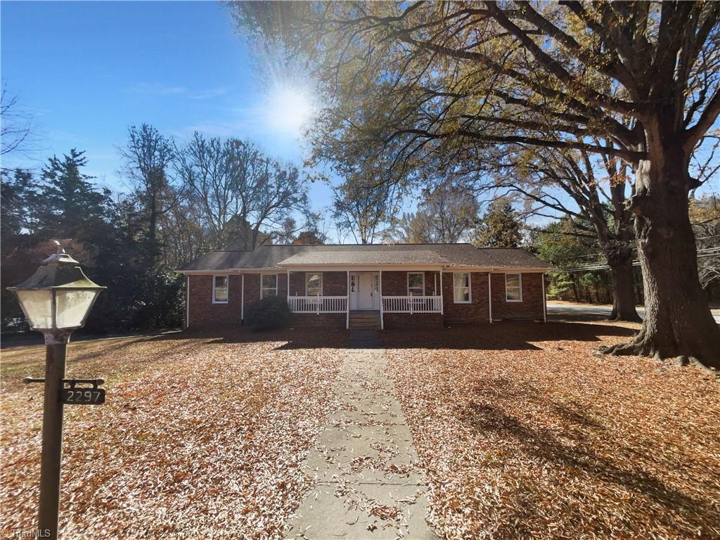 2297 Lakeview Terrace
