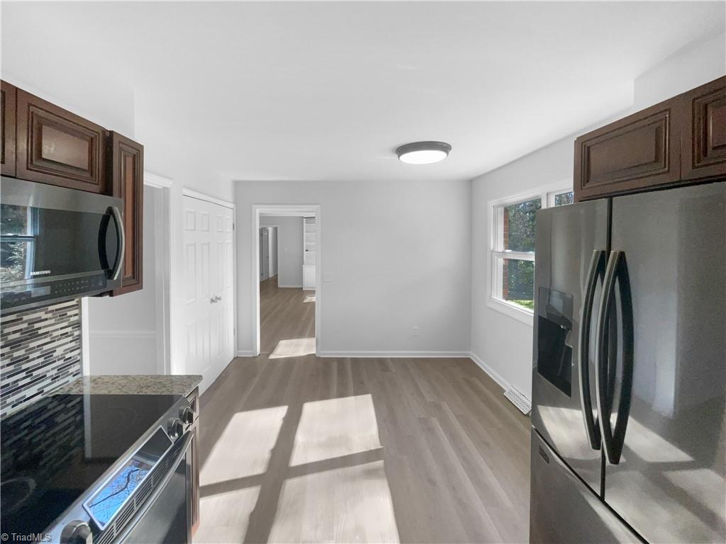 2297 Lakeview Terrace