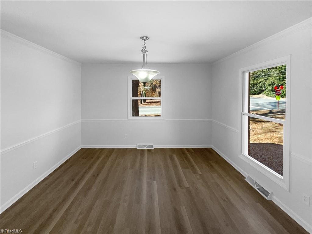 2297 Lakeview Terrace