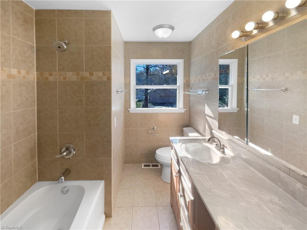 2297 Lakeview Terrace