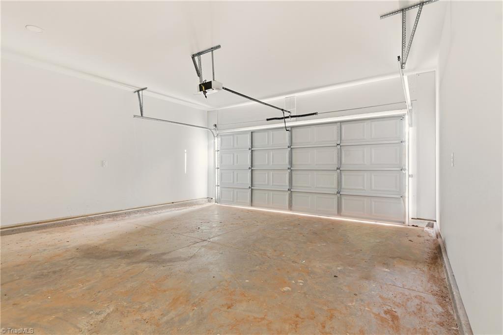 1679 Old Hollow Road, Winston-Salem