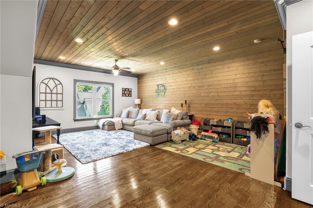 7497 Shadow Creek Drive