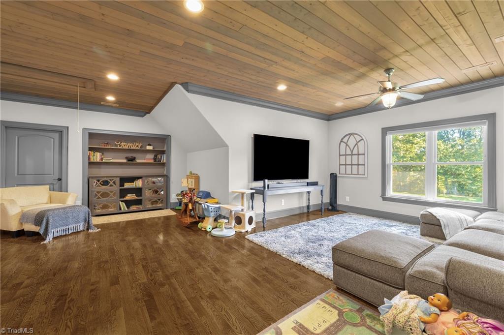 7497 Shadow Creek Drive