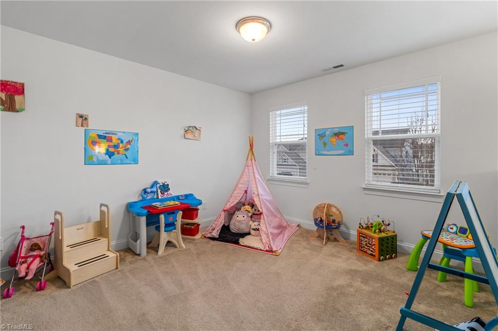 2211 Talon Drive, McLeansville