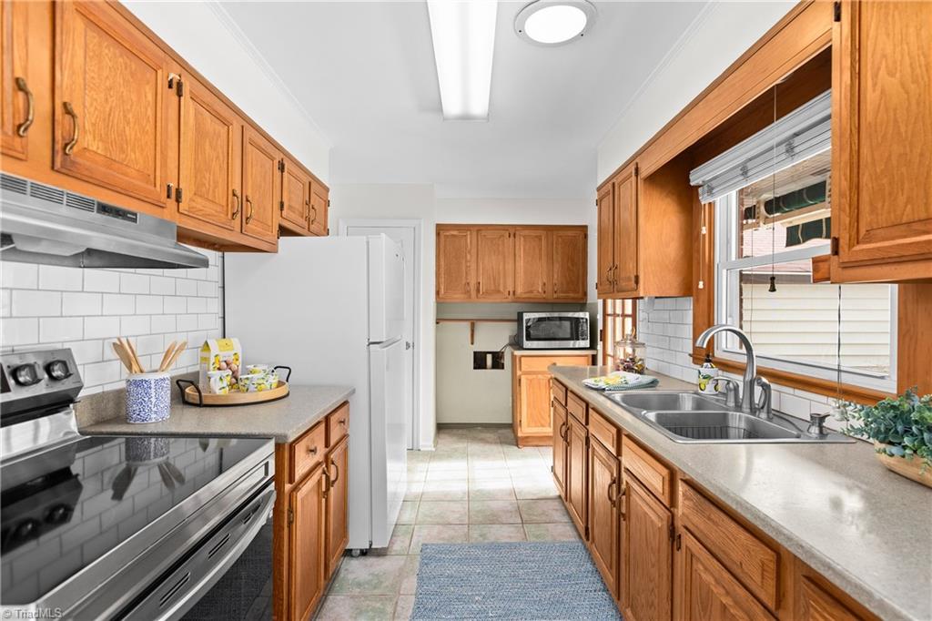 2780 Woodvale Drive, Winston-Salem