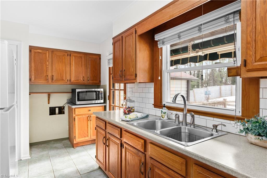 2780 Woodvale Drive, Winston-Salem