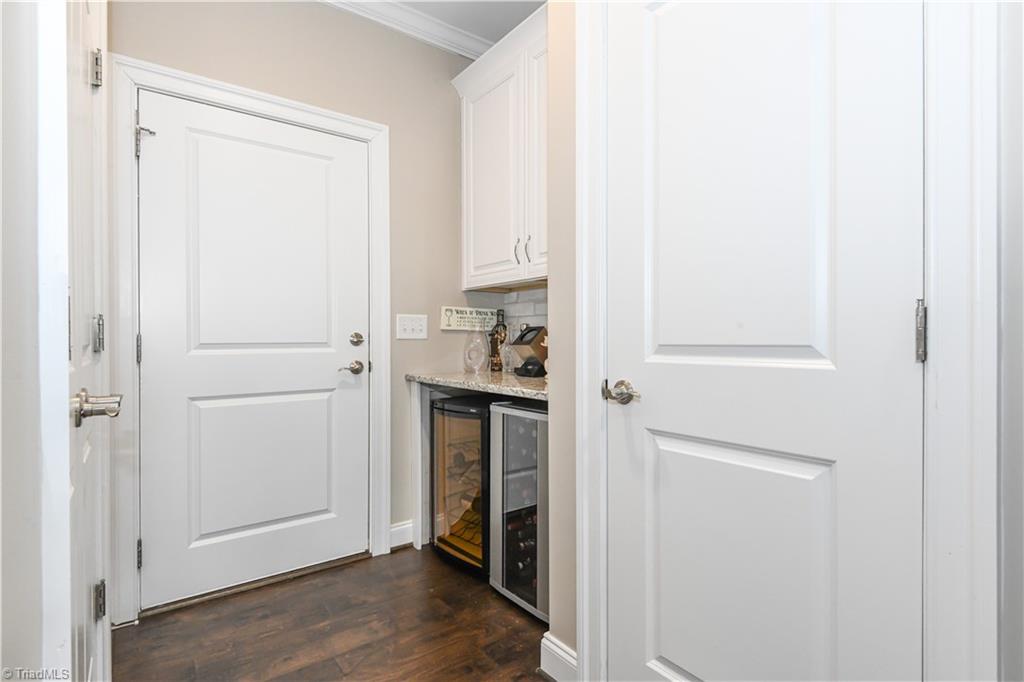 402 Kingsbridge Court