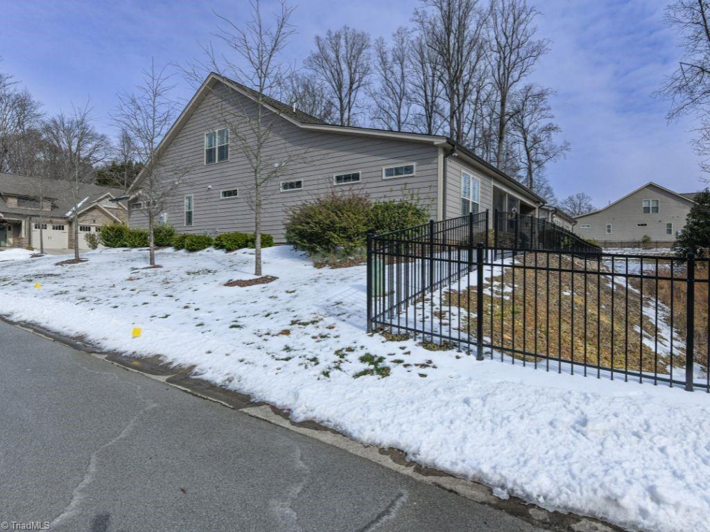 402 Kingsbridge Court