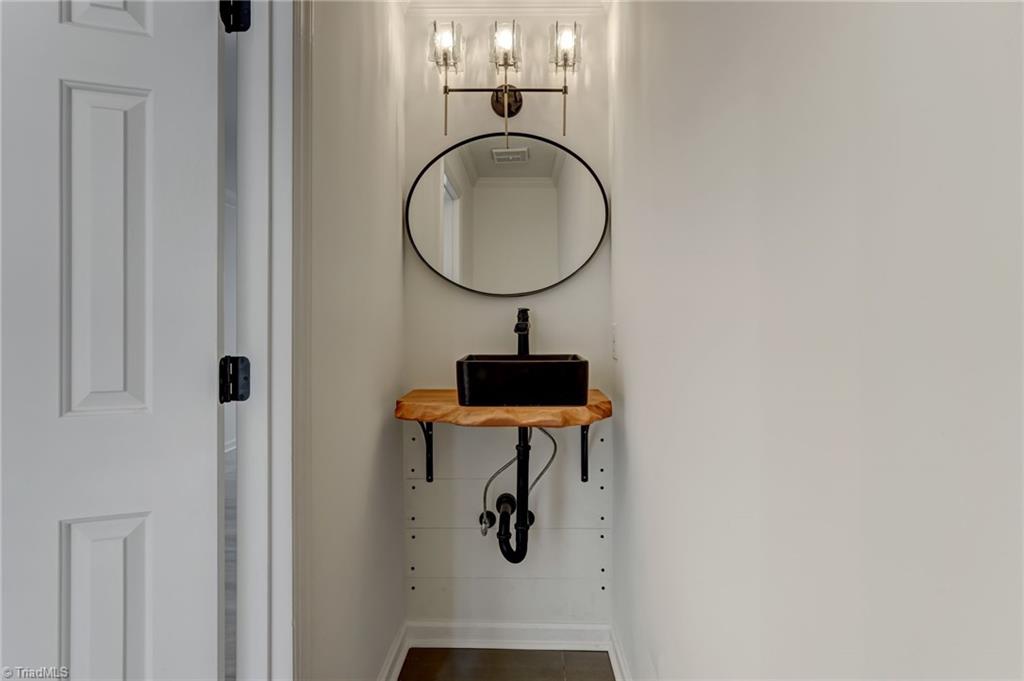 1813 North Winds Drive, Winston-Salem