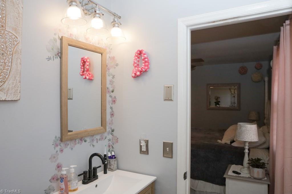 5003 Hiddenbrook Court, McLeansville