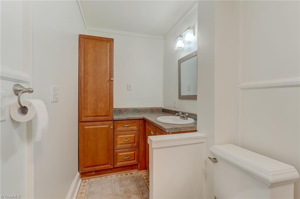 406 Westdale Place