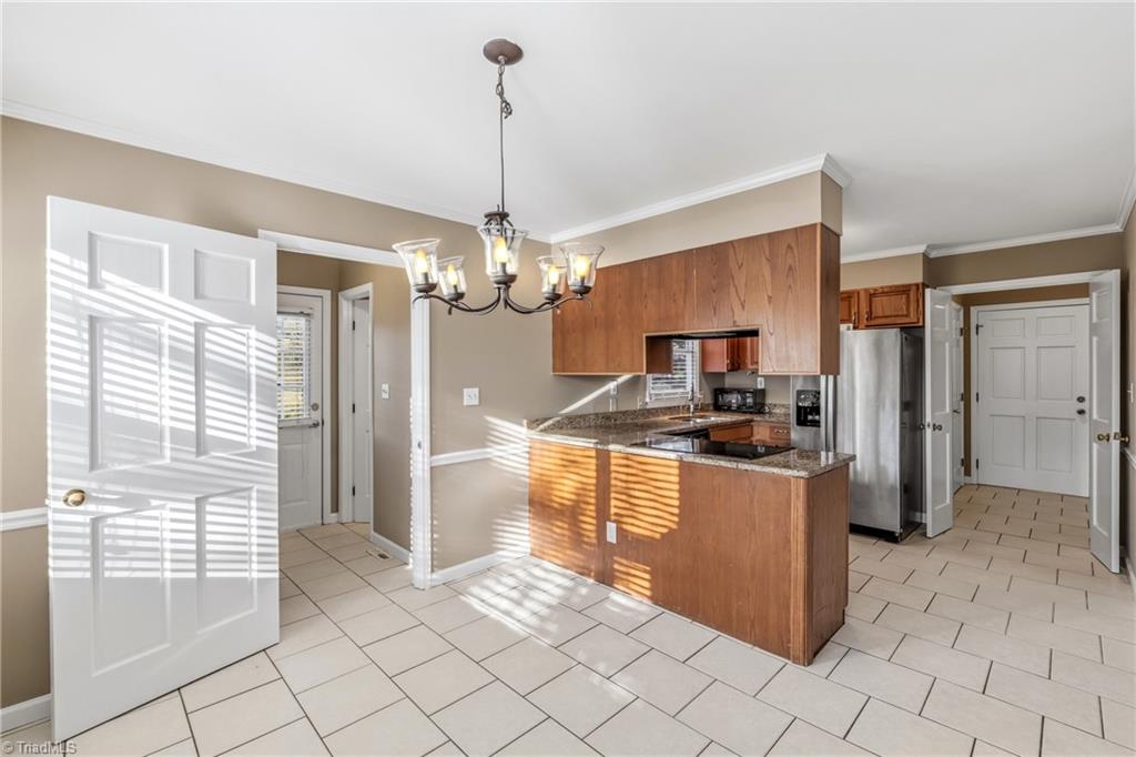 4 Holdsworth Court
