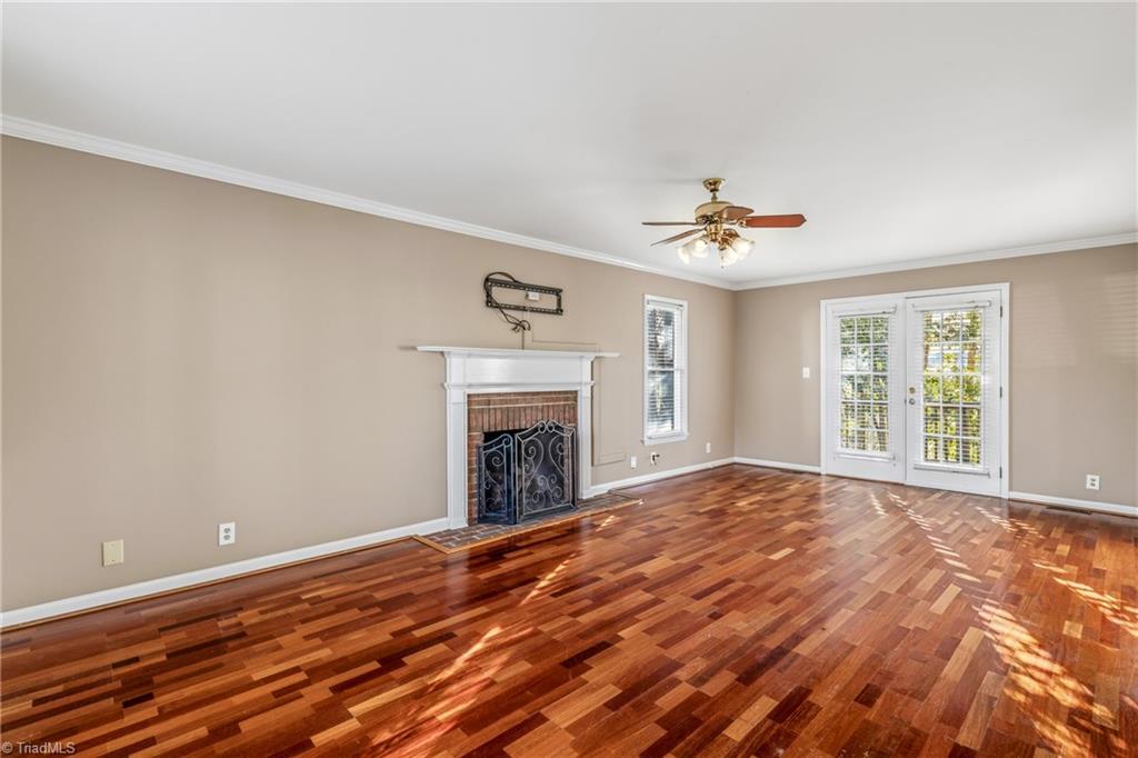 4 Holdsworth Court