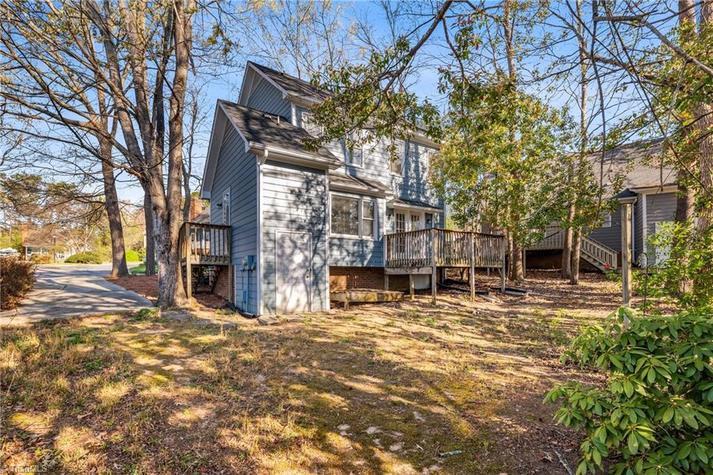 4 Holdsworth Court