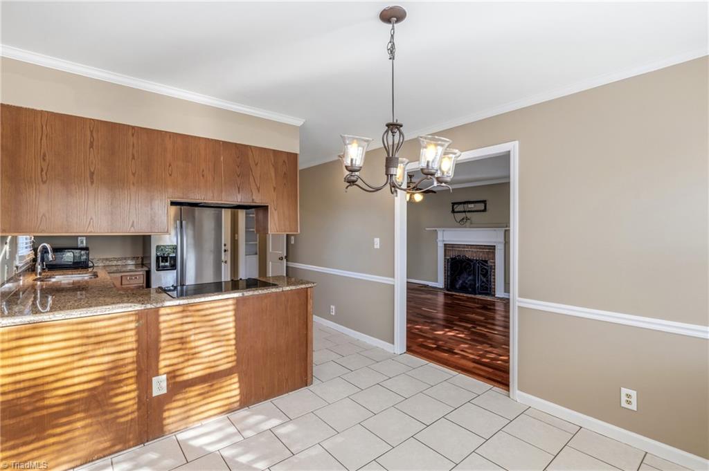 4 Holdsworth Court