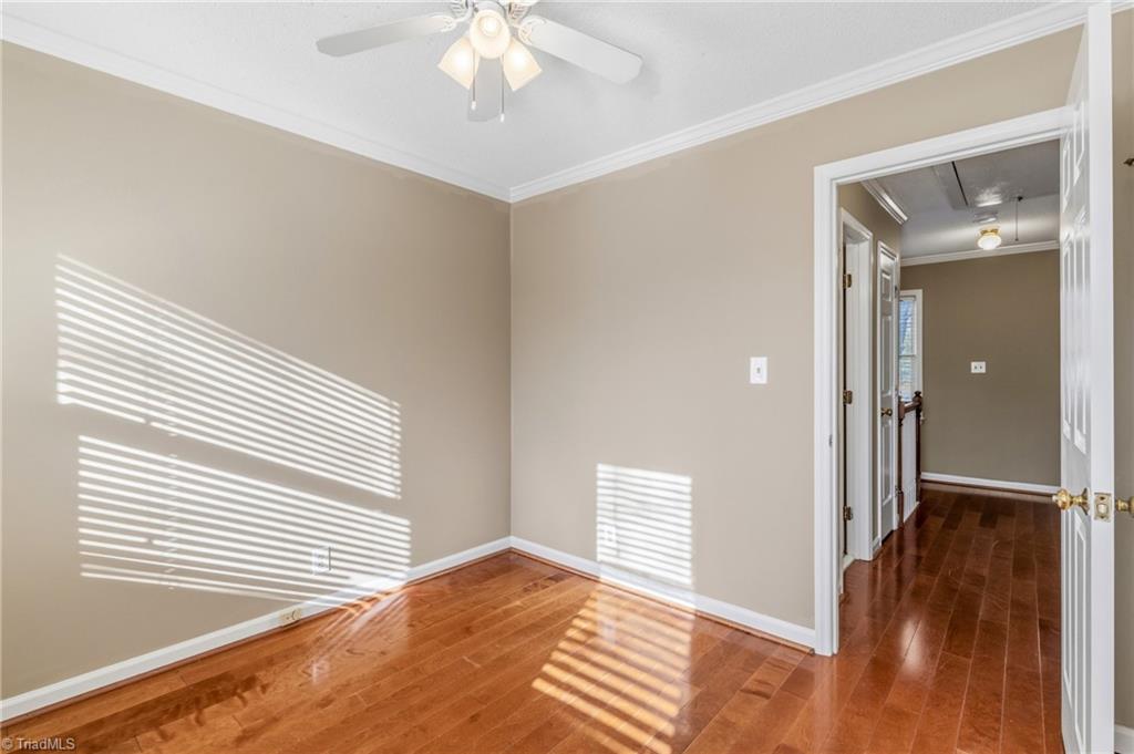 4 Holdsworth Court