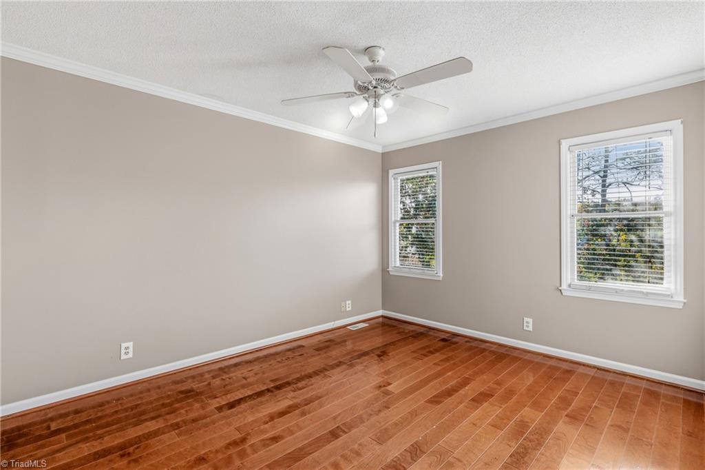 4 Holdsworth Court