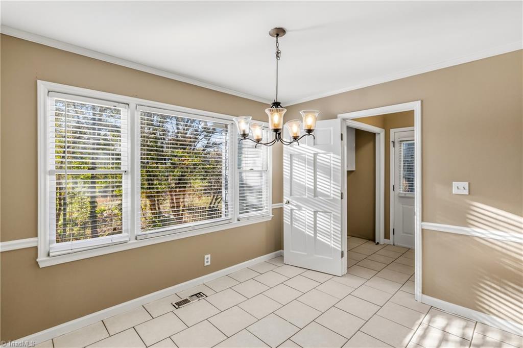 4 Holdsworth Court