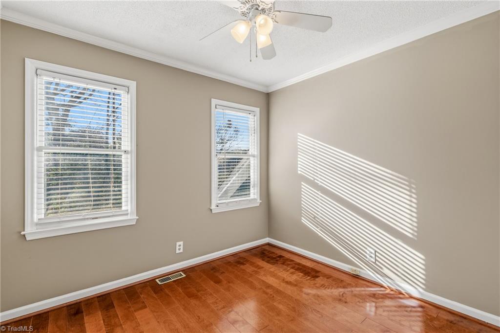 4 Holdsworth Court