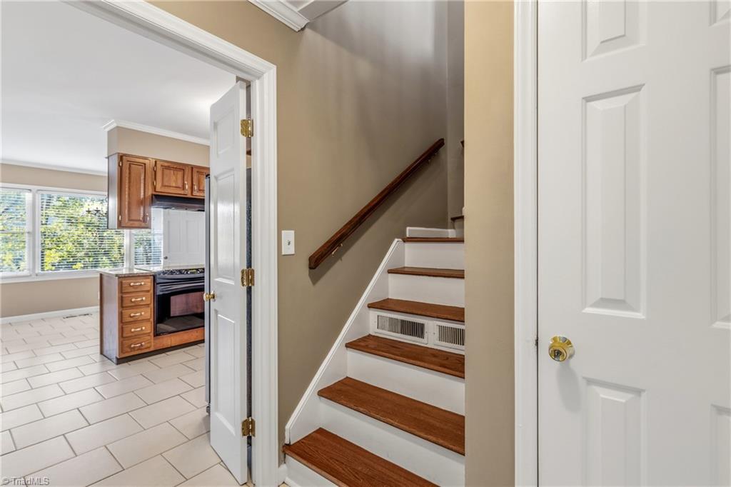 4 Holdsworth Court