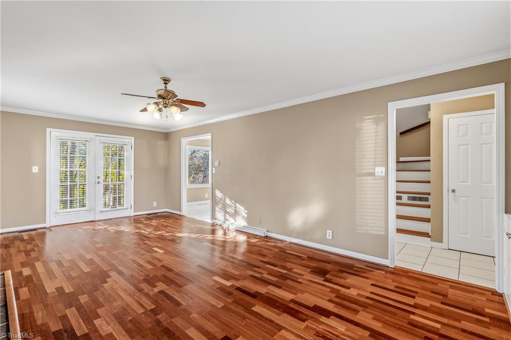 4 Holdsworth Court