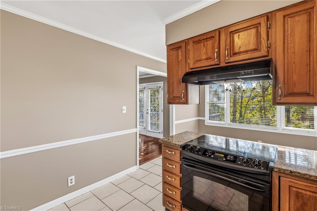 4 Holdsworth Court
