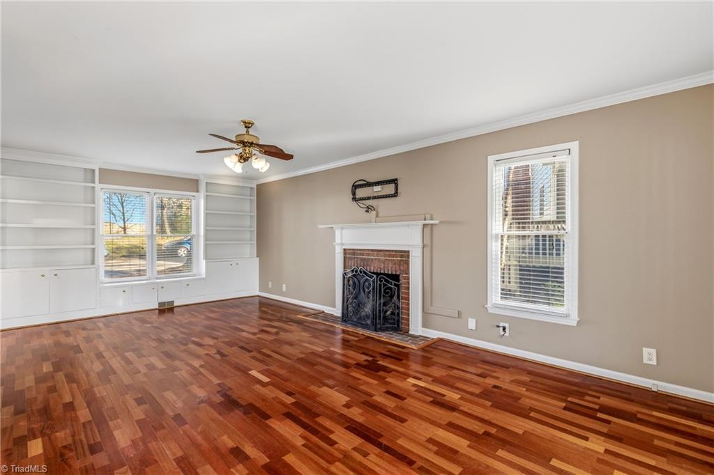 4 Holdsworth Court