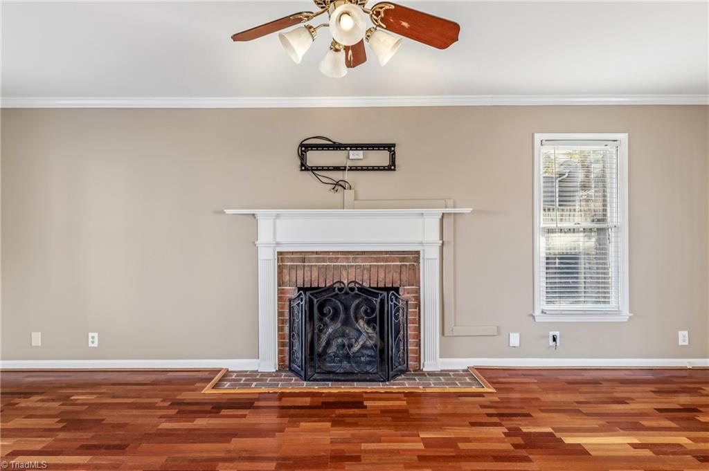 4 Holdsworth Court