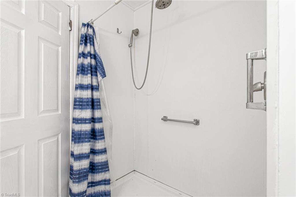 2050 Willowee Lane, Winston-Salem