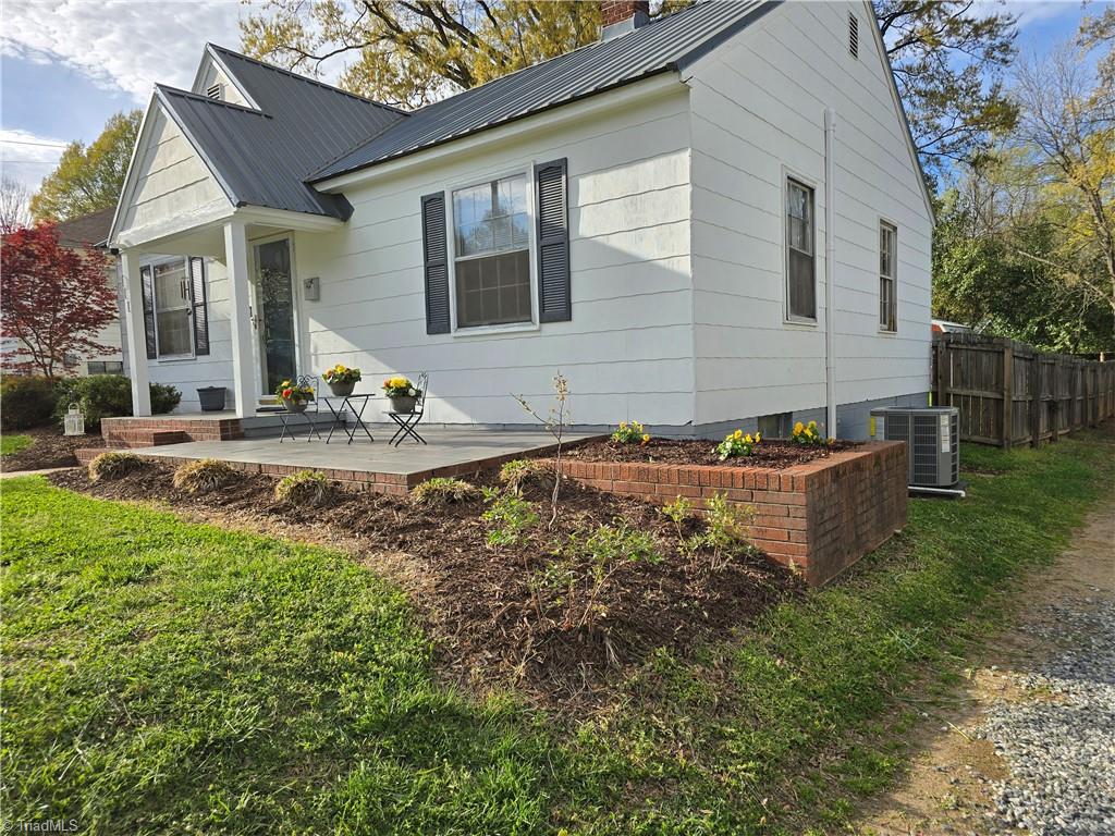 111 E Rhyne Avenue, Winston-Salem