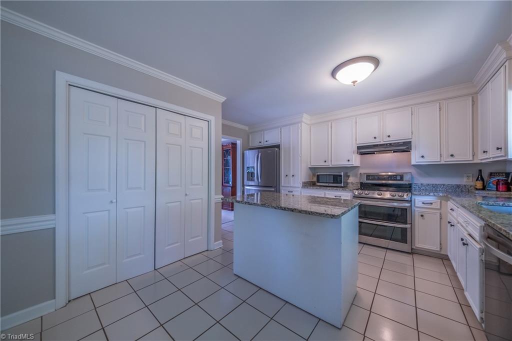 1930 Glenridge Drive