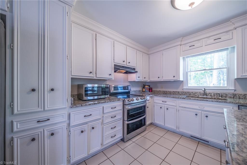 1930 Glenridge Drive