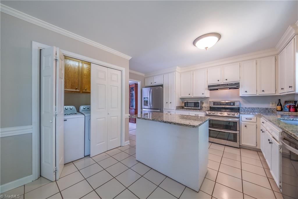 1930 Glenridge Drive