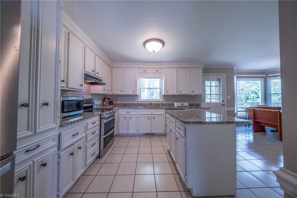 1930 Glenridge Drive