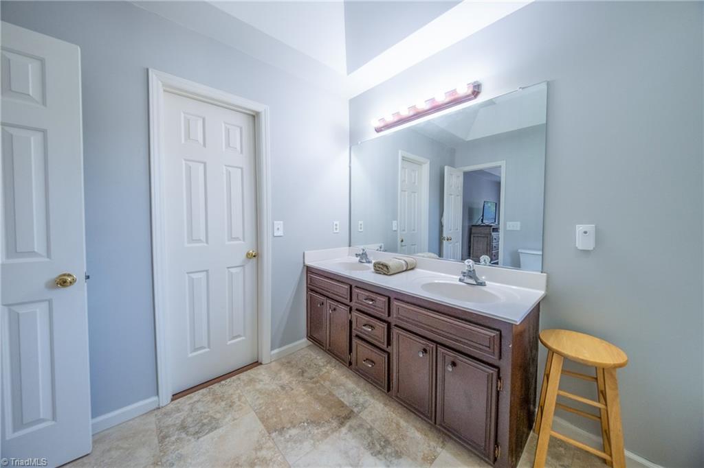 1930 Glenridge Drive