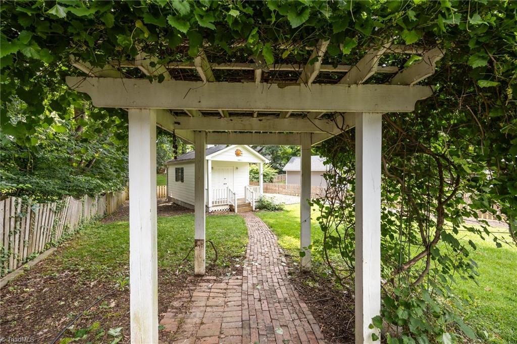 3401 Farm Lake Street