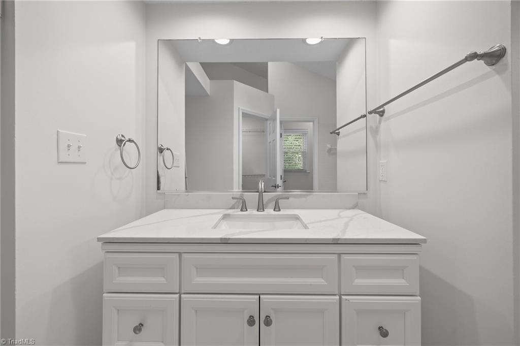 3401 Farm Lake Street