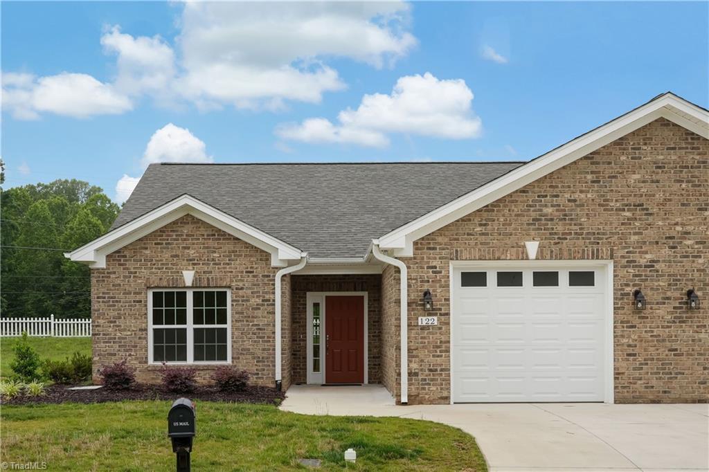 118 Sanderlyn Court