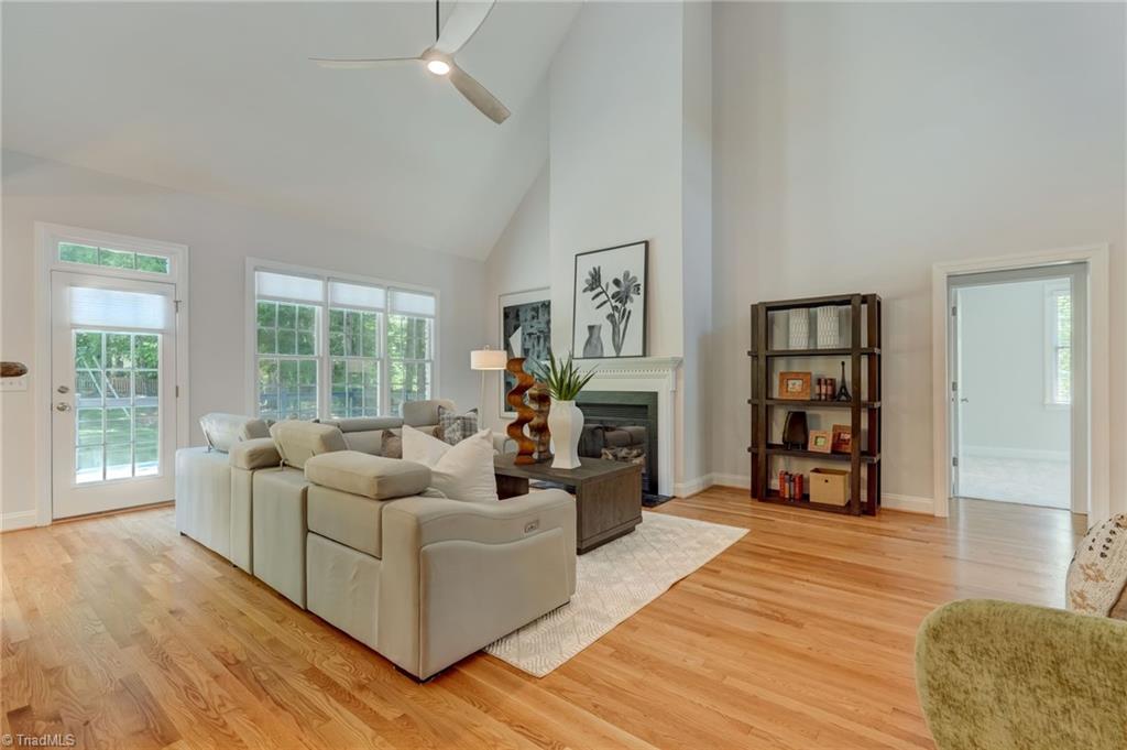 1827 Crossroads Drive