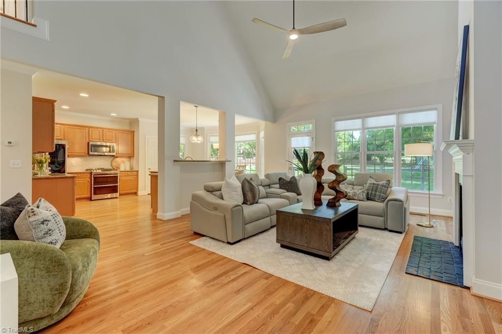 1827 Crossroads Drive